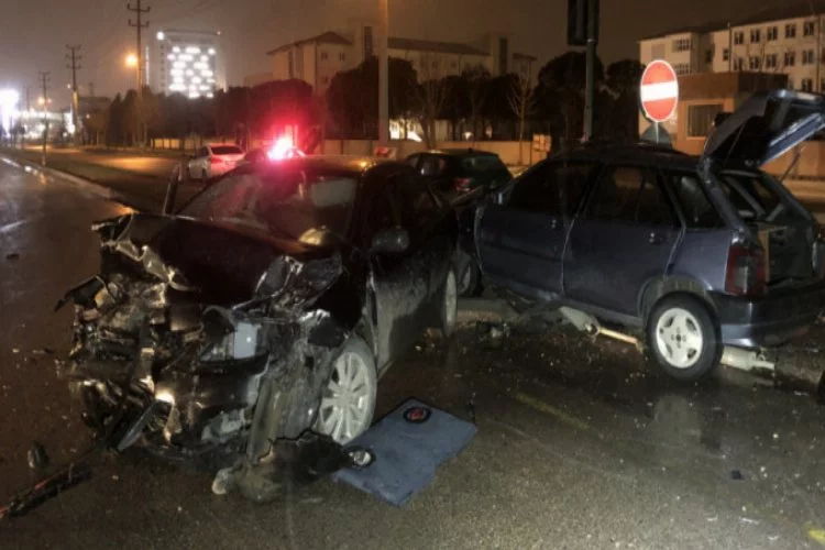 Bursa'da feci kaza! Kırmızı ışıkta durmayan araç...