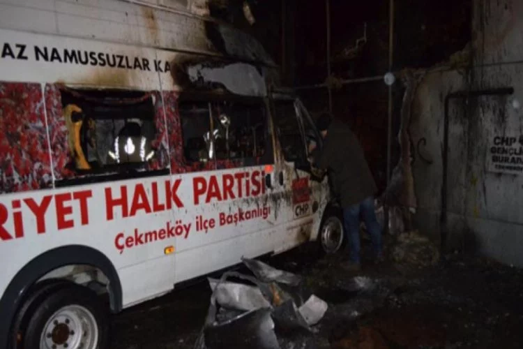 CHP'nin seçim minibüsü yandı!