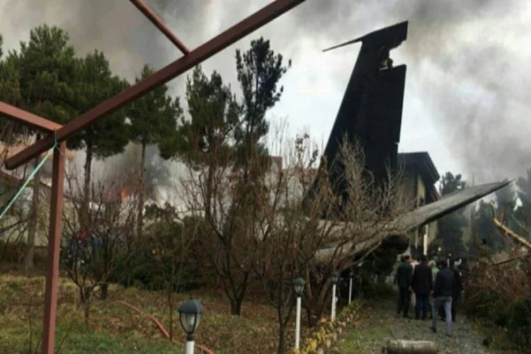İran'da kargo uçağı düştü