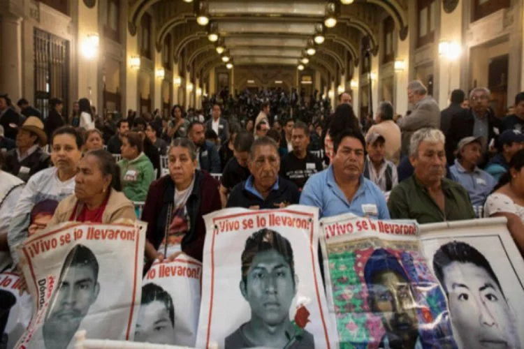 Meksika'daki bulunan üç ceset kayıp öğrencilere ait olabilir
