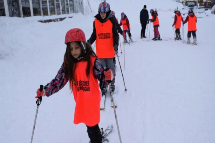 Nilüfer Belediyesinden, kırsaldaki öğrencilere kayak eğitimi