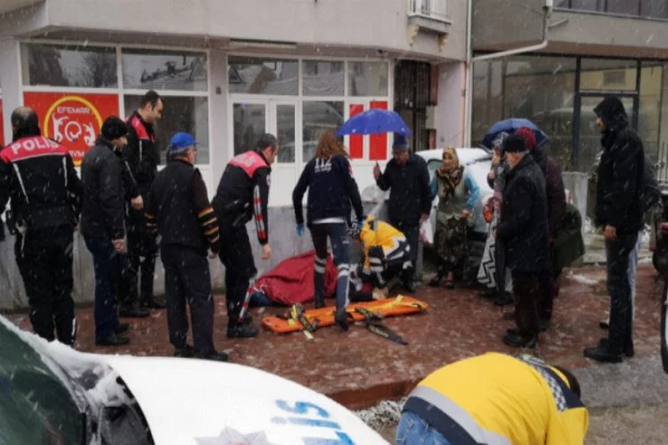 Bursa'da evinin çatısında çanak anteni düzeltirken düşerek öldü