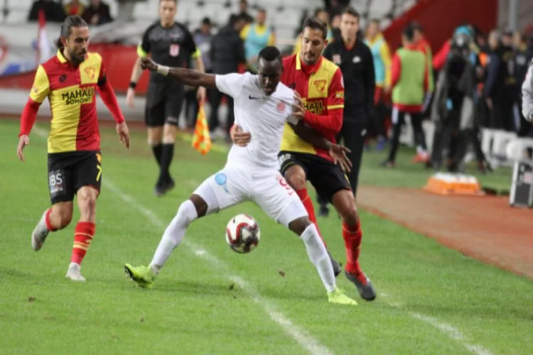 Antalya'daki bol gollü maçta kazanan çıkmadı