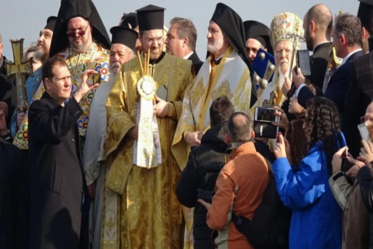 Mudanya'da, Hazreti İsa'nın doğumu ve denizden haç çıkartma töreni düzenlendi
