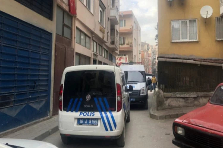 Bursa'da abla kardeş evlerinde ölü bulundu