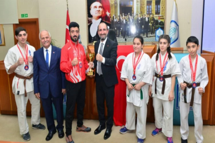 Başkan Edebali'den başarılı sporcuları ödül!