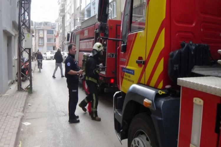 Bursa'da 4 katlı apartmanda yangın çıktı