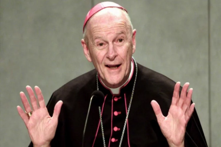 Vatikan, ilk defa bir kardinali cinsel taciz iddiasıyla kovdu