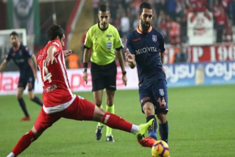 Antalyaspor-Başakşehir maçında dikkat çeken karar!