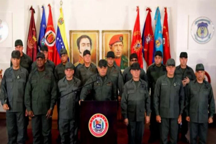 Venezuela'da askerler tetikte!