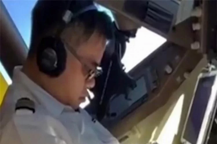 Pilot uçuş sırasında uyuyakaldı!