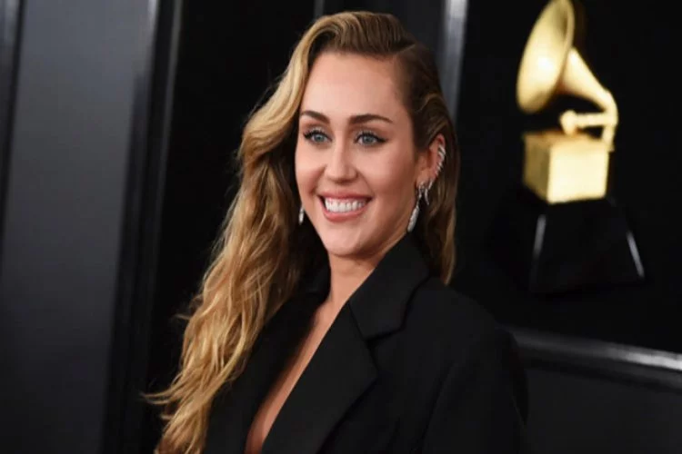 Miley Cyrus: Modern ilişkilerde cinsel kimliğin bir önemi yok