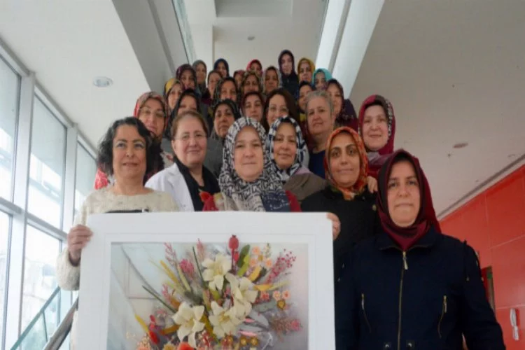 Osmangazi'den kadınlara iğne oyası eğitimi