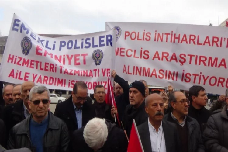 Bursa'da polis emeklileri özlük haklarının iyileştirilmesini istiyor