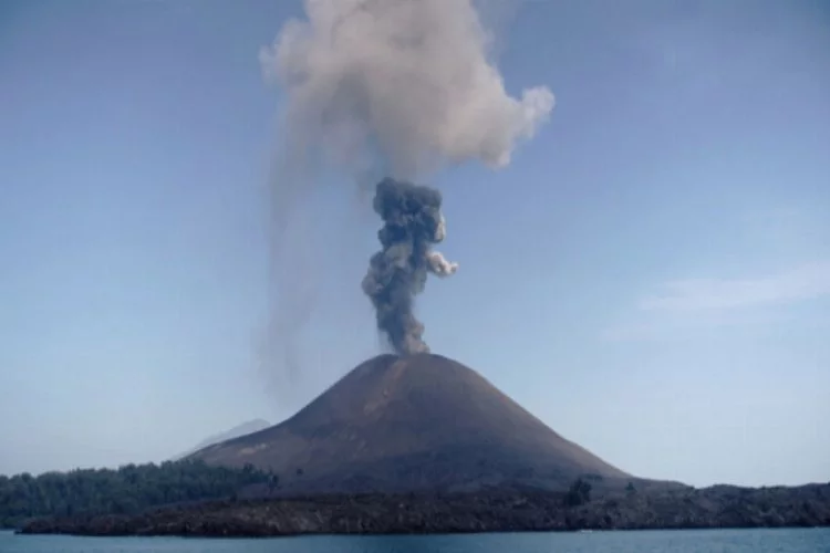 'Krakatau'nun Çocuğu' uyandı!
