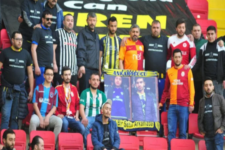 Ankaragücü- Bursaspor maçının tribünlerinde hüzünlü anlar