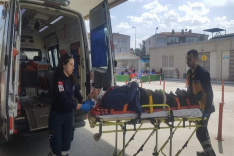 Bursa'da otomobil altında kalan yaşlı adam ağır yaralandı