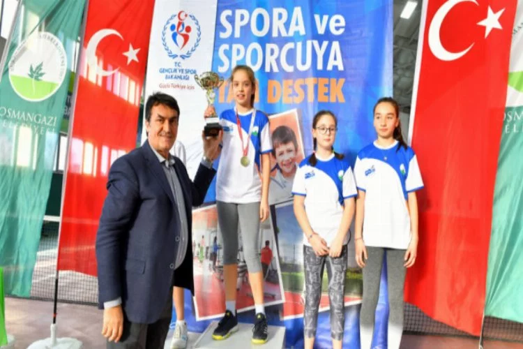 Bursa'da genç raketler şampiyonluk İçin Ter Döktü