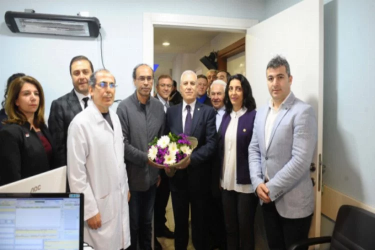 Başkan Bozbey'den Bursalı sağlık çalışanlarına 14 Mart ziyareti