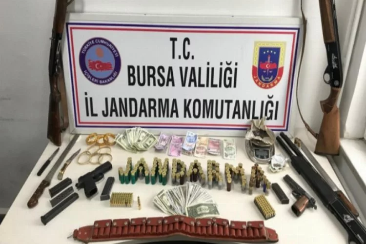 Bursa'daki operasyonda çok sayıda silah ele geçirildi