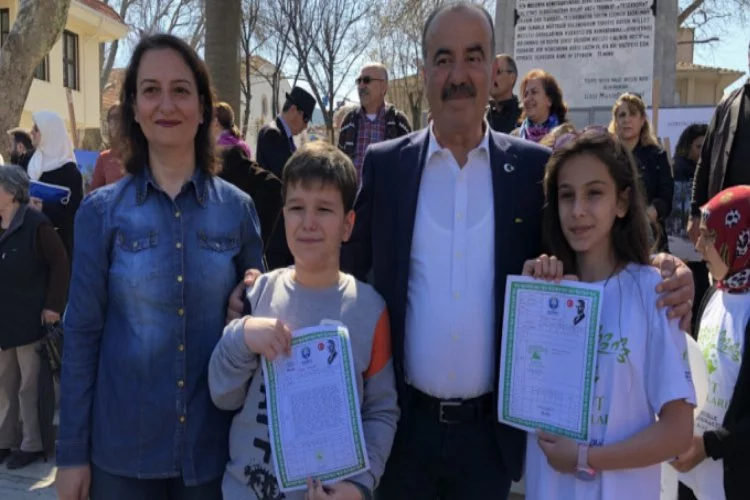 Başkan Hayri Türkyılmaz, parklar ile yeşil alanların tapularını çocuklara verdi