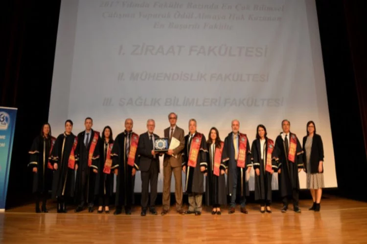 Bursa'da başarılı akademisyenler ödüllendirildi