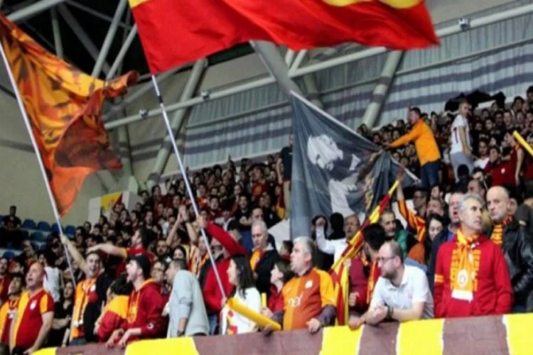 Galatasaray tribününden tepki sesleri