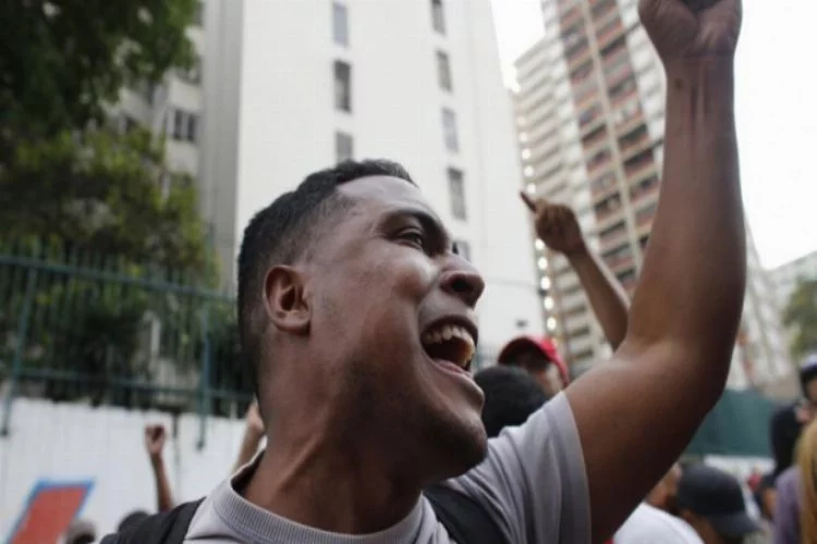 Venezuela'da bugün Maduro destekçileri de yürüyecek