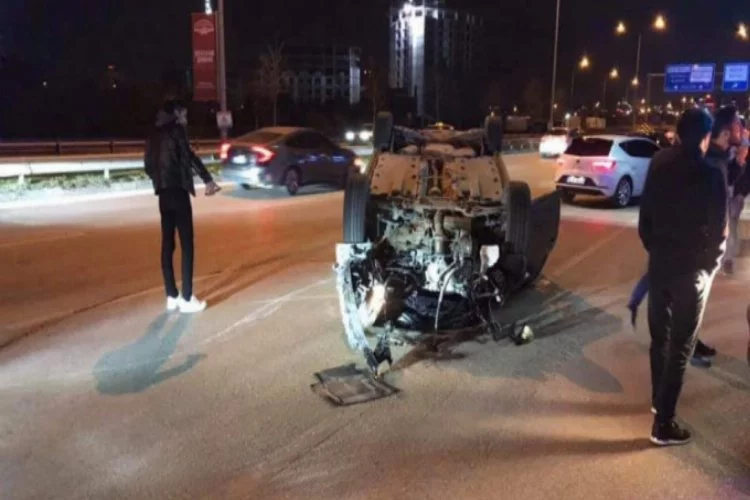 Bursa'da iki otomobil çarpıştı!
