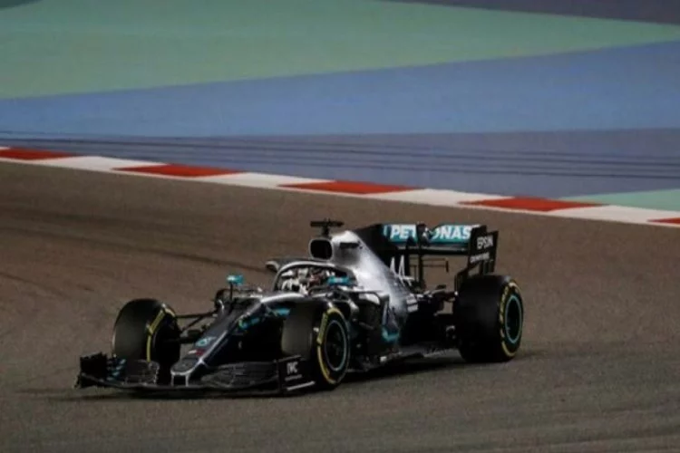 Bahreyn'de kazanan Lewis Hamilton oldu