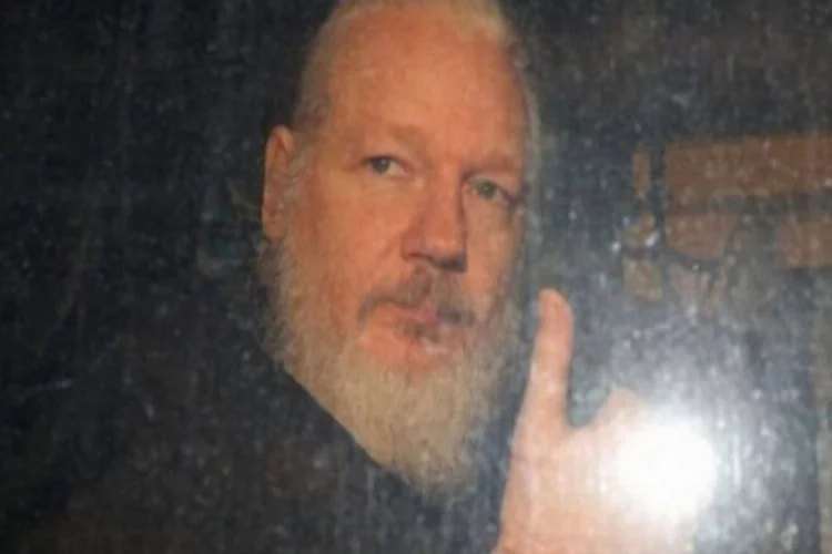 Assange'ye yakın kişi Ekvador'dan kaçarken gözaltına alındı!