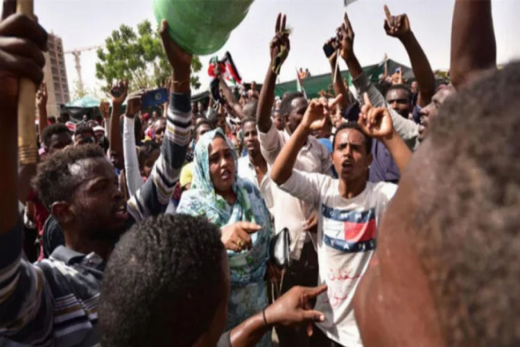 Sudan'da tansiyon düşmüyor
