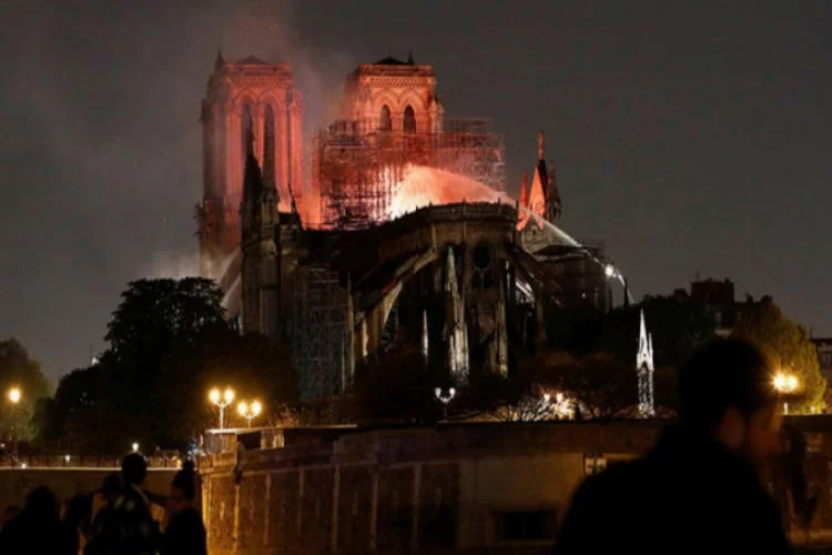 Notre Dame için dev bağış!