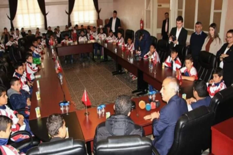 Yenişehir'de Başkan Aydın öğrencileri sevindirdi