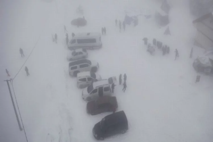 Uludağ'da kar yağışı kayak pistlerini açtıracak