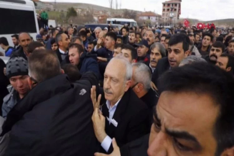 CHP lideri Kılıçdaroğlu'na şehit cenazesinde saldırı!