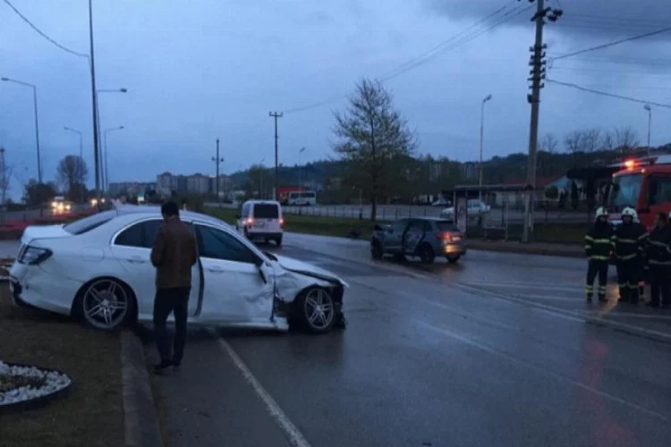 Trabzonsporlu futbolcu trafik kazası geçirdi!