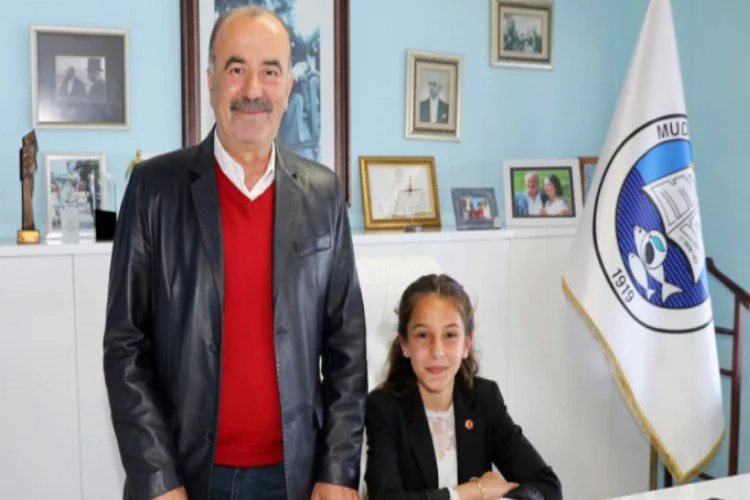 Başkan Türkyılmaz makamını minik Fatma'ya devretti