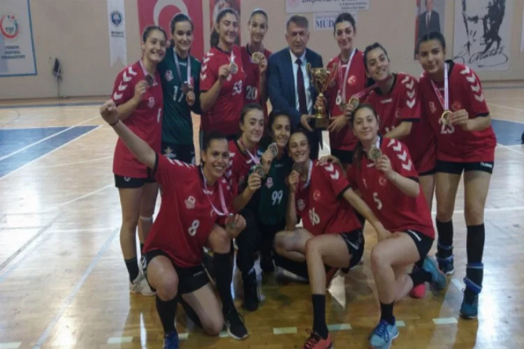Genç Bayanlar Hentbol Türkiye Şampiyonası'nda final maçları nefes kesti
