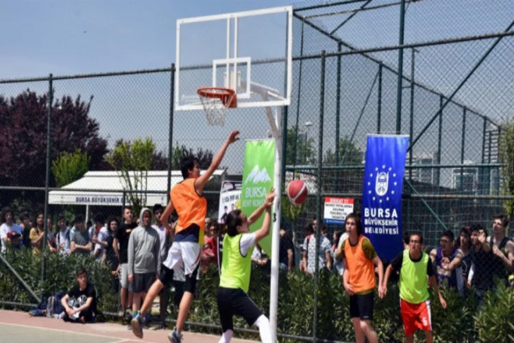 Bursa'da Sokak Basketbolu Turnuvası coşkusu