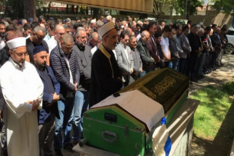 Aracında ölü halde bulunan Bursa'lı emekli polis toprağa verildi