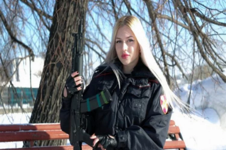 Rusya'nın en güzel polisi seçildi