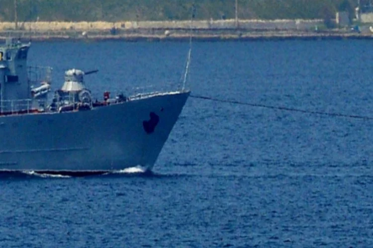 Rus gemisi Boğaz'dan çekilerek götürüldü