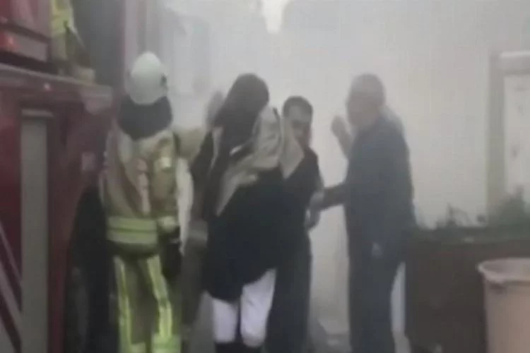 İstanbul'da yangın: Çok sayıda kişi mahsur kaldı...