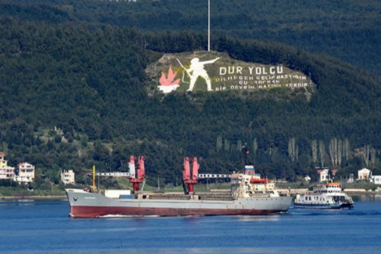 Rus askeri kargo gemisi, Boğaz'dan geçti