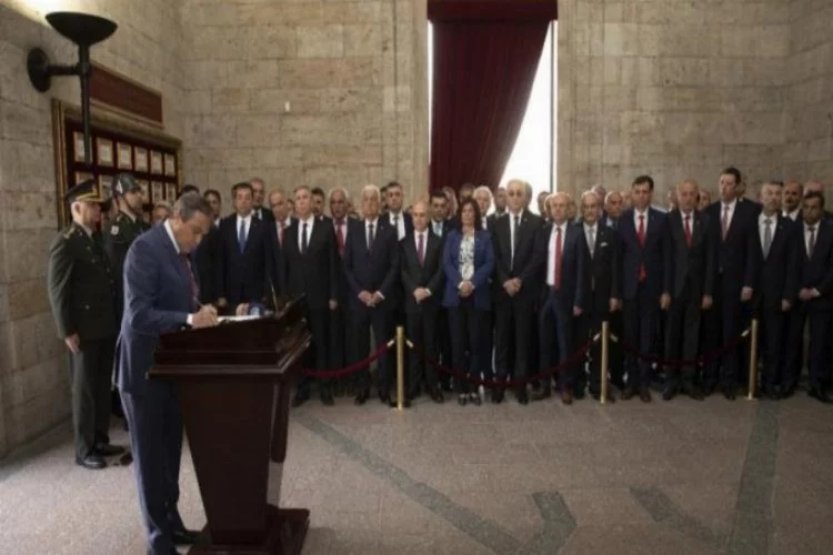 CHP'li başkanlar Anıtkabir'i ziyaret etti