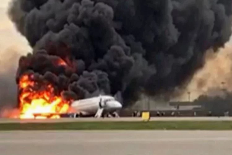 Uçak yangınında ölü sayısı 41'e yükseldi