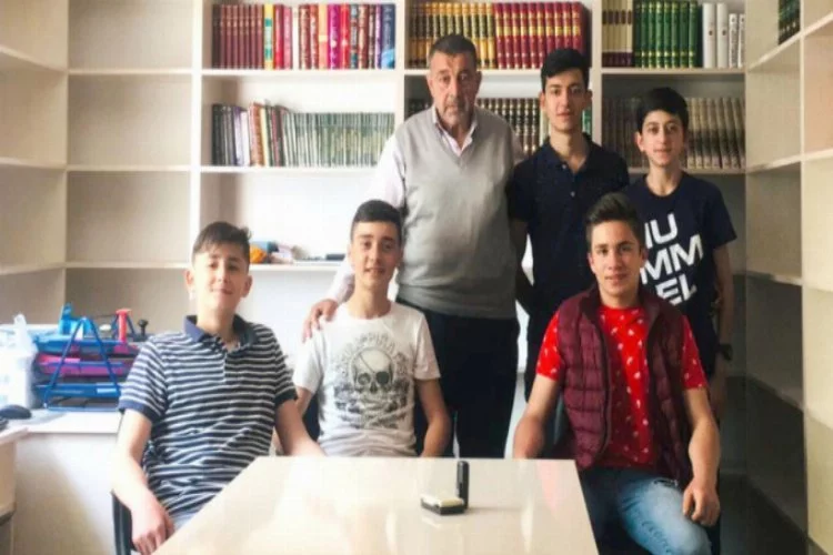 Bursa'nın o mahallesinde sınava hazırlanan gençlere Muhtar desteği