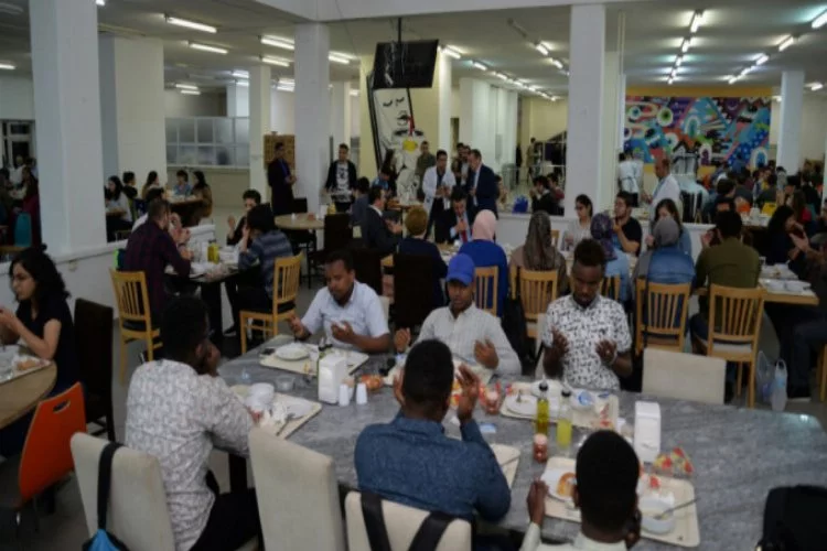 Bursa Uludağ Üniversitesi'nde ilk iftar öğrencilerle