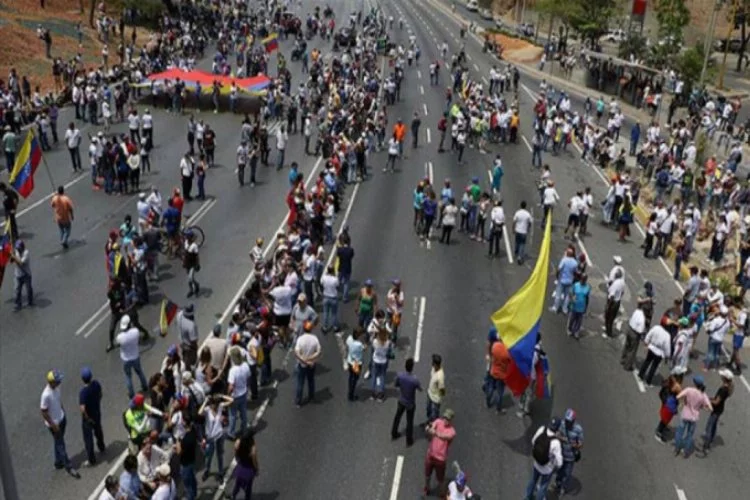 Venezuela'da kalkışmaya katılan milletvekillerinin dokunulmazlığı kaldırıldı!